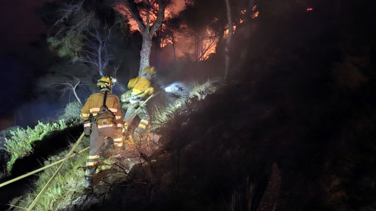 Declarado un incendio forestal en el paraje natural de Cabo Tiñoso (Cartagena)