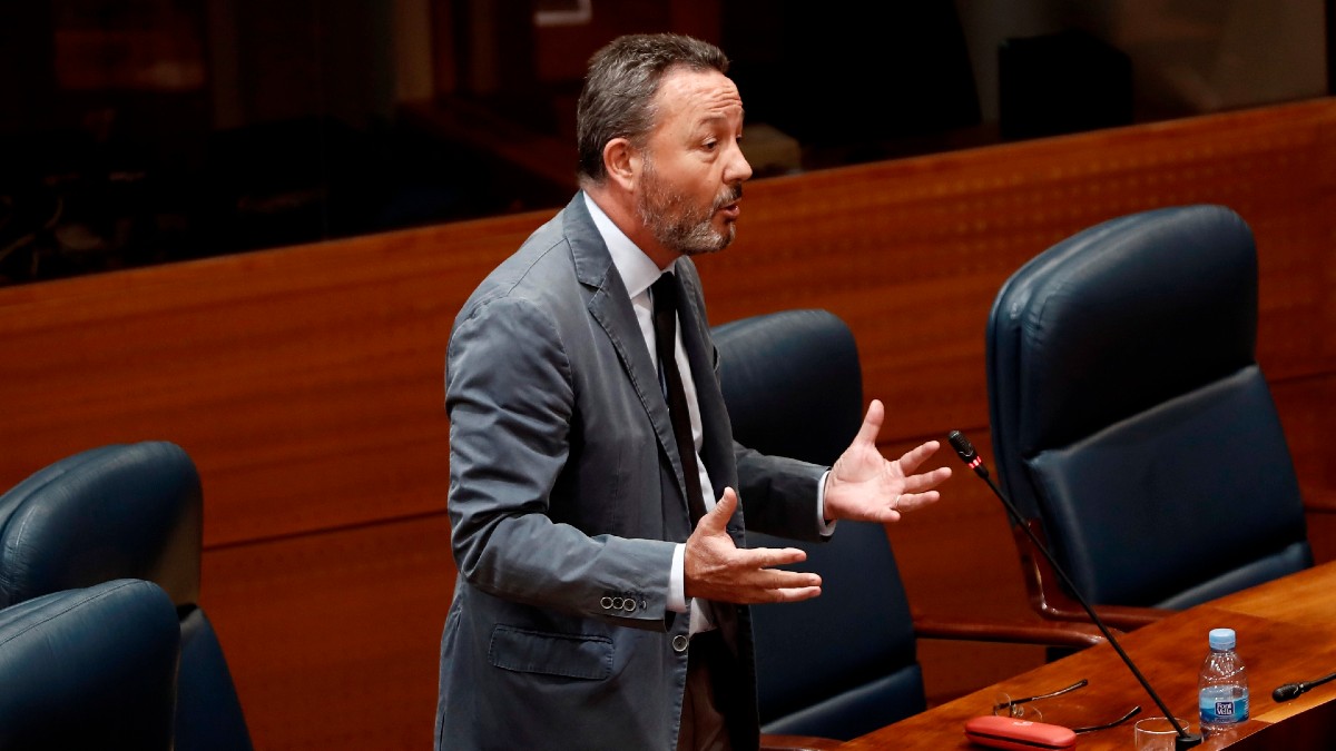 La vida personal de Íñigo Henríquez de Luna (Vox): hijo de marquesa, casado con una publicista, tres hijos y apasionado de la caza