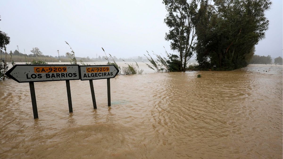 Andalucía mantiene 3.000 desalojados y vigila cauces crecidos mientras siguen las lluvias