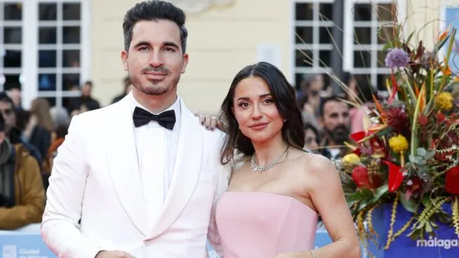 La vida personal de Javier Castillo: 20 años con su mujer, tres hijos y la pérdida de su madre