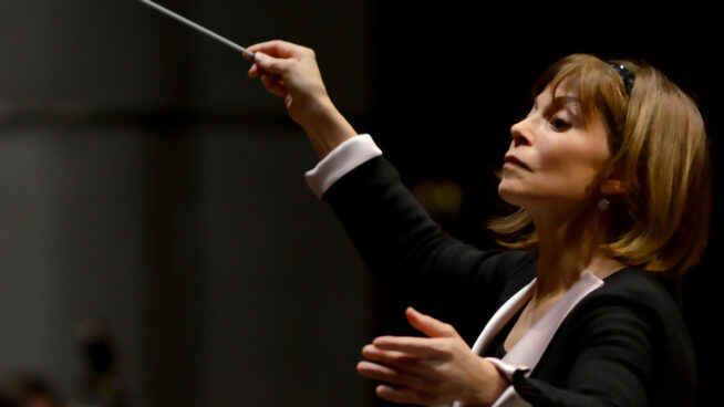 JoAnn Falletta y el canto de España