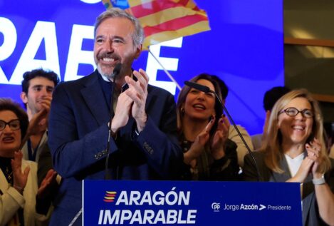 El PP pierde dos escaños y tendrá que negociar con un Vox crecido para gobernar en Aragón