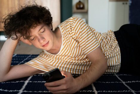 Del 'feed' al plato: cómo TikTok influye en los hábitos alimenticios de los jóvenes