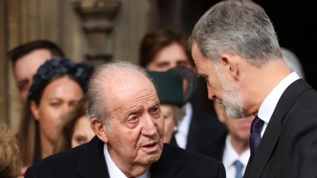 Felipe VI pide a Juan Carlos I que recupere su residencia fiscal en España en caso de volver