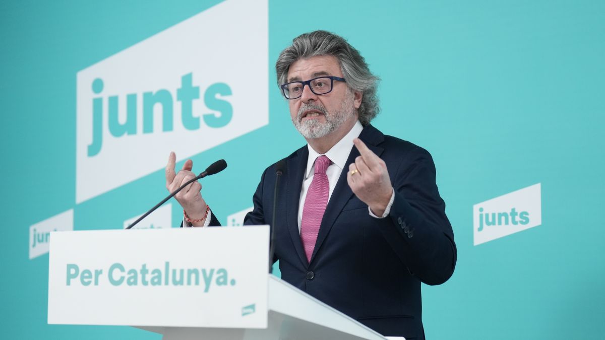 Junts pide a Illa reflexionar sobre si debe someterse a una cuestión de confianza