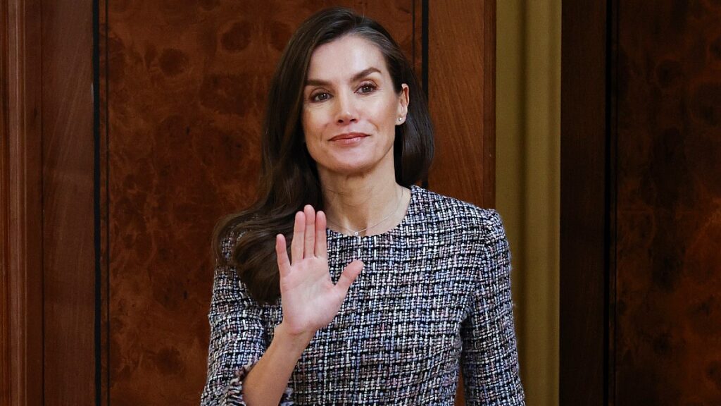 Una historiadora y una experta en protocolo analizan las críticas a Letizia