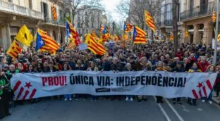 Miles de personas se manifiestan en Barcelona por Rodalies