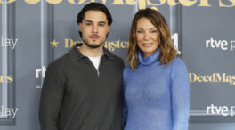 Mar Flores abre las puertas de su bonito salón francés: de colores claros y con chimenea