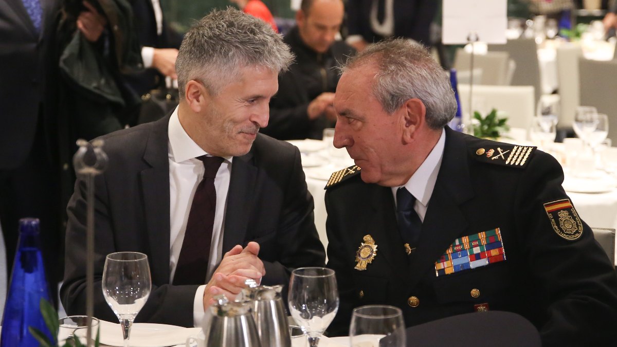 La víctima del DAO pide explicaciones a Interior por favorecer al comisario que la presionó