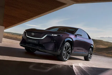Mazda CX-6e: un SUV eléctrico con acento japonés que quiere inquietar al Tesla Model Y