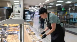 Adiós a cocinar: Mercadona lanza una nueva comida preparada en febrero que te facilitará el táper de la semana y es rico en proteína