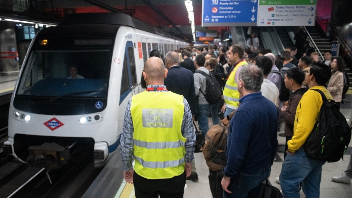 Interrumpida la circulación en la línea 8 del metro de Madrid, que conecta Barajas