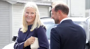 Gómez y Verdú, experta en protocolo: «La actitud del príncipe Haakon puede percibirse con frialdad»