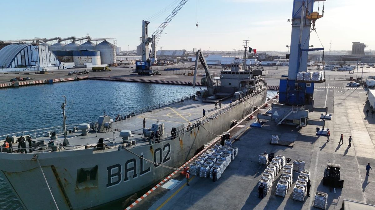 México envía a Cuba dos buques militares con más de 800 toneladas de ayuda humanitaria