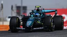 Miércoles negro para Aston Martin: Alonso pone al límite al monoplaza y este rompe