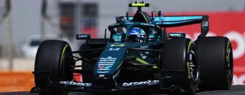 Miércoles negro para Aston Martin: Alonso pone al límite al monoplaza y este rompe