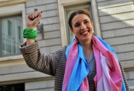 Las feministas recopilan casos de hombres que han usado la 'ley trans' para beneficiarse