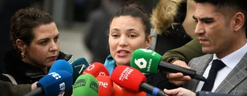 El juez reprende a Mouliaá y le urge a declarar este viernes en la querella que le puso Errejón