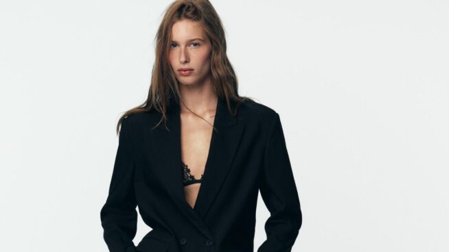 El nuevo zapato de Zara color crema que está arrasando en 'looks' con vaqueros aptos para ir a la oficina