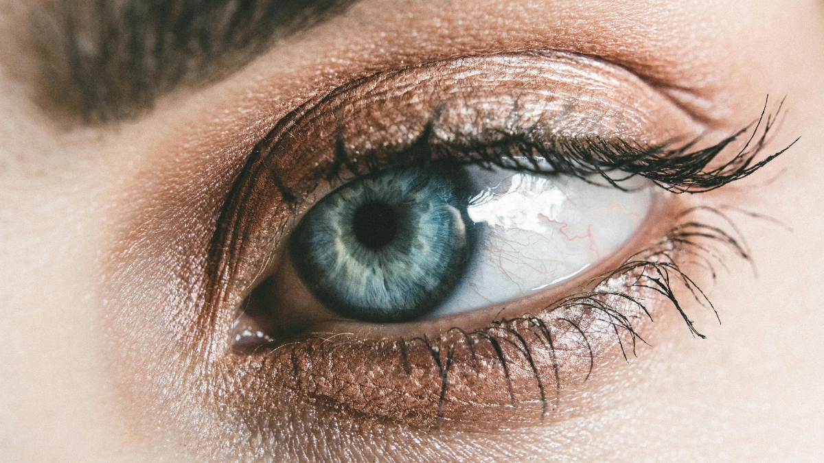 Sombras en los ojos: cuando un lunar en el párpado puede ser peligro