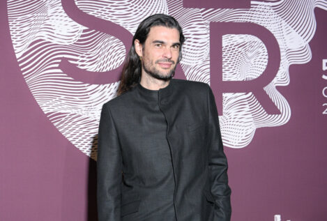 Oliver Laxe, el director que conquista los Goya: vive en la aldea de sus abuelos en Lugo y exploró el sufismo