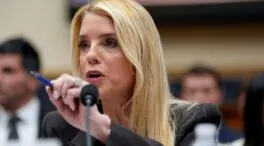 Bondi lamenta el dolor de las víctimas de Epstein tras ocultar nombres de «abusadores»