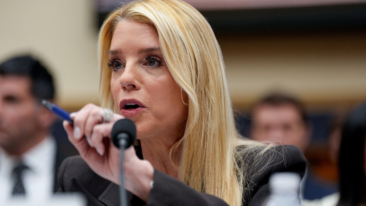 Bondi lamenta el dolor de las víctimas de Epstein tras ocultar nombres de «abusadores»