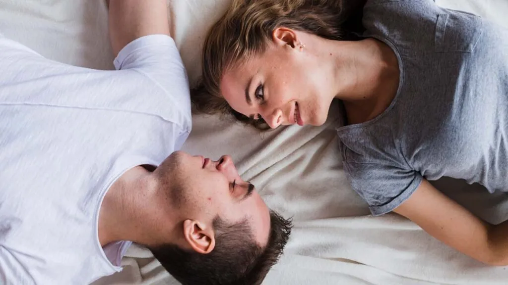 pareja-joven-sexo-envejecer