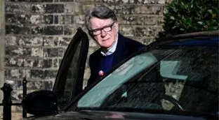 En libertad bajo fianza el exembajador de Reino Unido en EEUU vinculado con Epstein