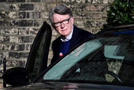 En libertad bajo fianza el exembajador de Reino Unido en EEUU vinculado con Epstein