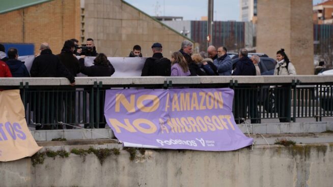 El PP denuncia a Podemos en la Junta Electoral por colgar pancartas en un lugar no autorizado