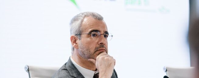 AENA se guarda un comodín para recurrir a la Justicia el hachazo de la CNMC a sus tasas