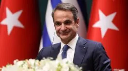 Grecia estudia instaurar fuera de la UE centros de detención de inmigrantes con otros países