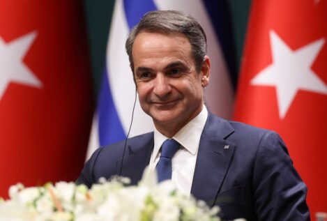 Grecia estudia instaurar fuera de la UE centros de detención de inmigrantes con otros países