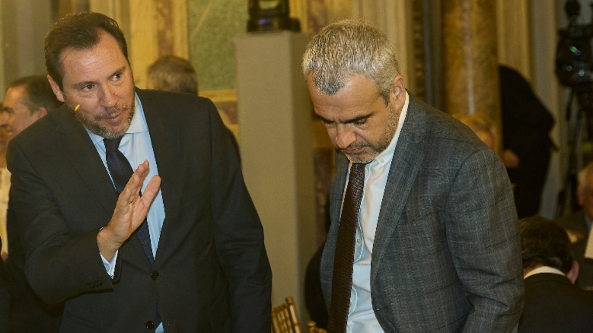 El sector aéreo critica a Puente: «Le importan más los inversores de AENA que los viajeros»