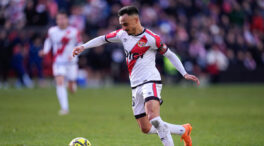 Suspendido el partido entre el Rayo y el Oviedo por el mal estado del césped de Vallecas