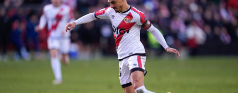 Suspendido el partido entre el Rayo y el Oviedo por el mal estado del césped de Vallecas