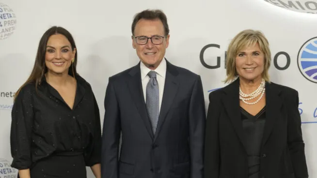 El espectacular salón de Julia Otero en su casa de Barcelona: «Tener un rincón con luz y silencio es un lujo»