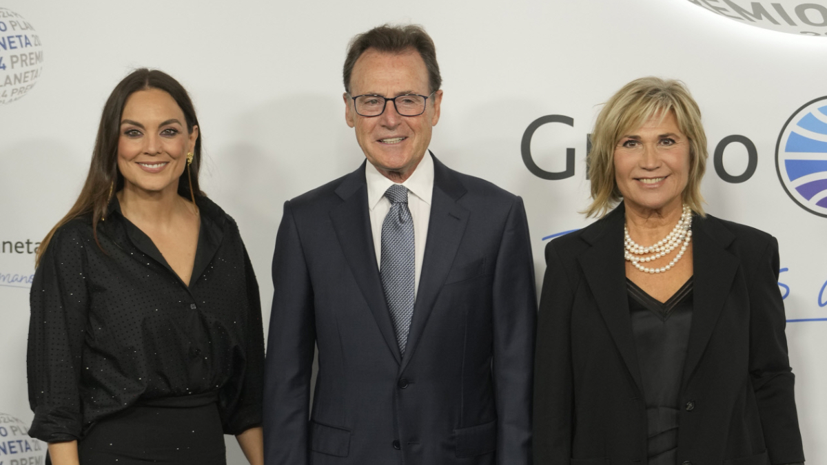 El espectacular salón de Julia Otero en su casa de Barcelona: «Tener un rincón con luz y silencio es un lujo»