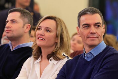 Sánchez denuncia el «cinismo» del PP y de Feijóo por «apoyar» al alcalde de Móstoles