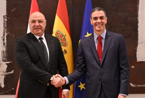 Sánchez firma con el Líbano acuerdos sobre escuelas diplomáticas, agricultura y bibliotecas