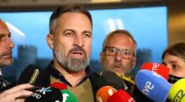 Abascal ve «obcecado» al PP y reta a Feijóo a elegir entre Vox o la «tenaza» con el PSOE