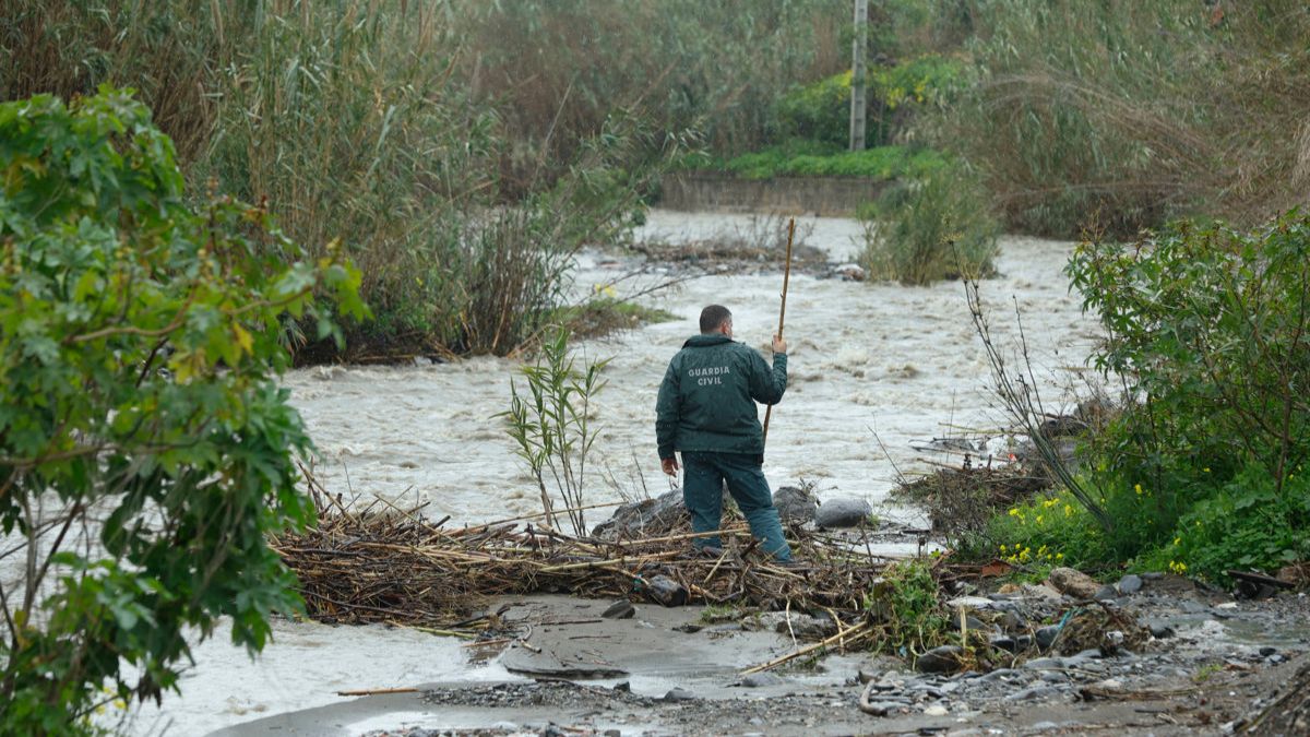 Hallan un cuerpo donde se buscaba a la mujer que cayó al río en Sayalonga (Málaga)