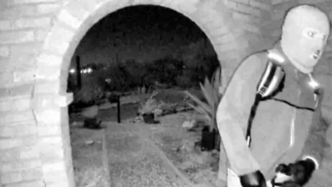 El FBI revela imágenes del secuestrador de la madre de la presentadora Savannah Guthrie