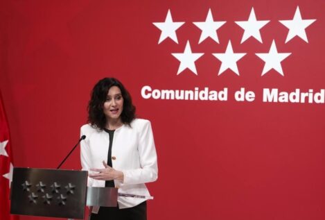 Ayuso defiende el modelo público-privado y la libre elección sanitaria frente a la ley estatal