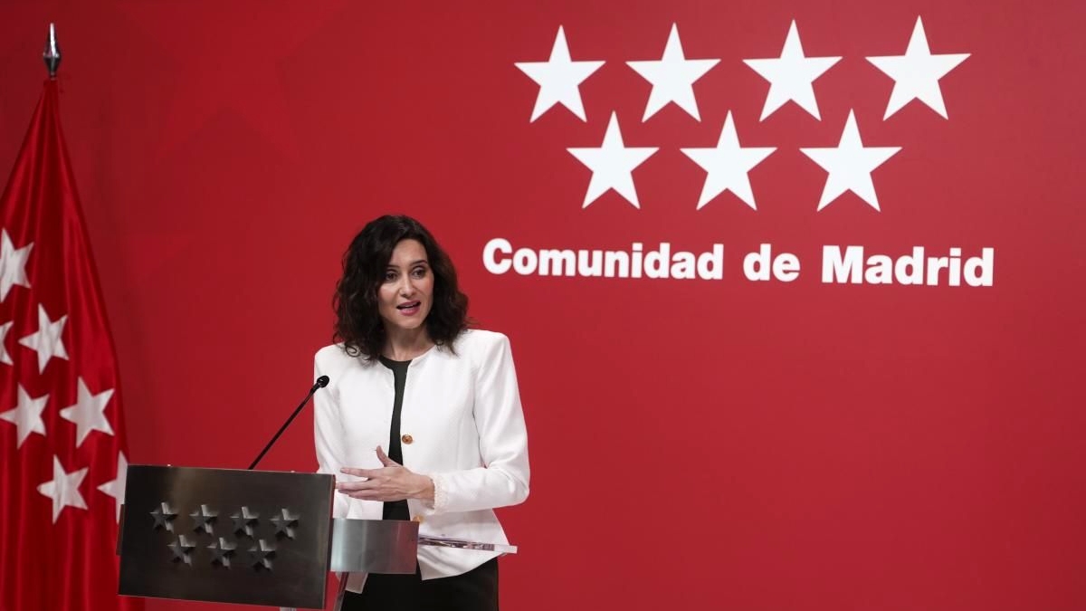 Ayuso defiende el modelo público-privado y la libre elección sanitaria frente a la ley estatal