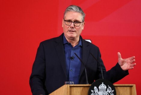 Starmer pide perdón a las víctimas de Epstein por haber creído «las mentiras» de Mandelson