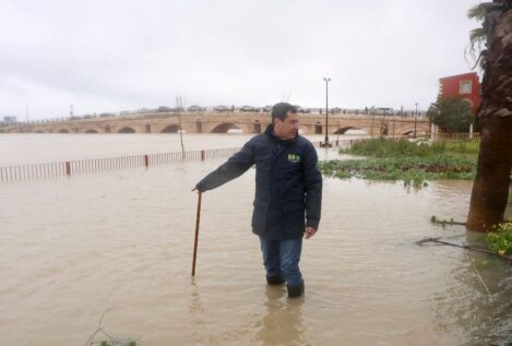 Jerez mantiene evacuadas varias zonas por la crecida del río y prepara un plan de limpieza
