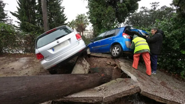 Más de 3.500 desalojados en Andalucía, 52 vías cortadas y un herido por la borrasca Leonardo