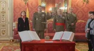 Robles desconcierta al Ejército de Tierra con cuatro relevos inesperados en su cúpula